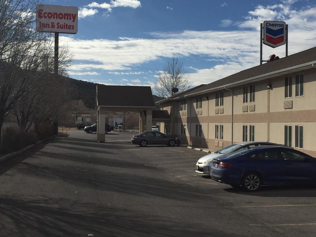 Economy Inn & Suites Nephi Exteriör bild